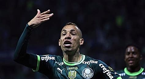 Com gol no final, Palmeiras vence o Goiás pelo Brasileirão.